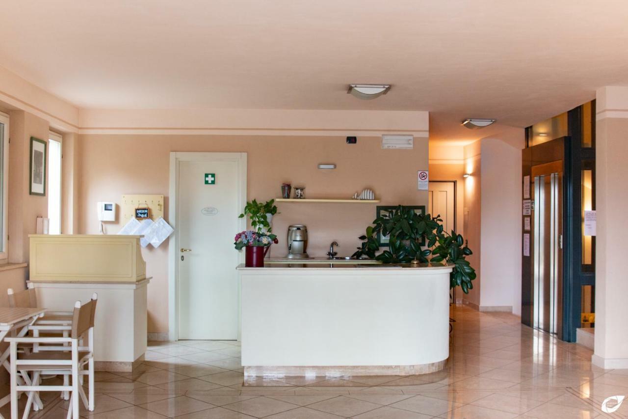 2-Bedroom Apt, With Balcony & Aircondition - 50 M From The Beach Marina di Pietrasanta Exterior photo