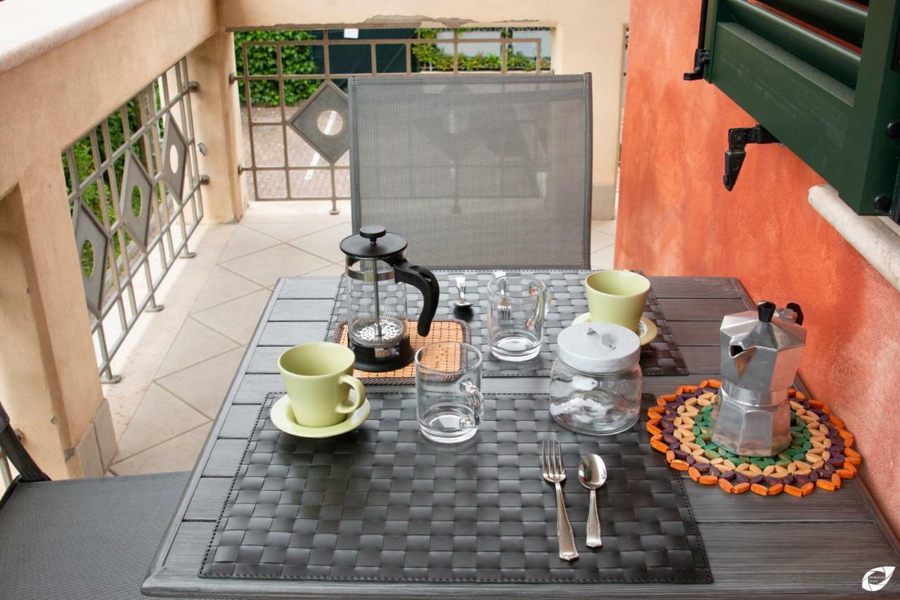 2-Bedroom Apt, With Balcony & Aircondition - 50 M From The Beach Marina di Pietrasanta Exterior photo