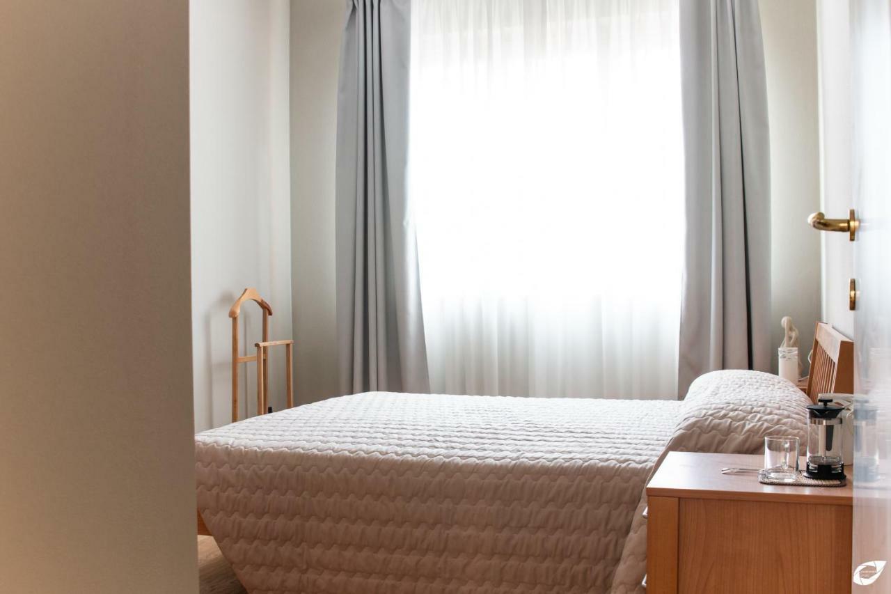 2-Bedroom Apt, With Balcony & Aircondition - 50 M From The Beach Marina di Pietrasanta Exterior photo